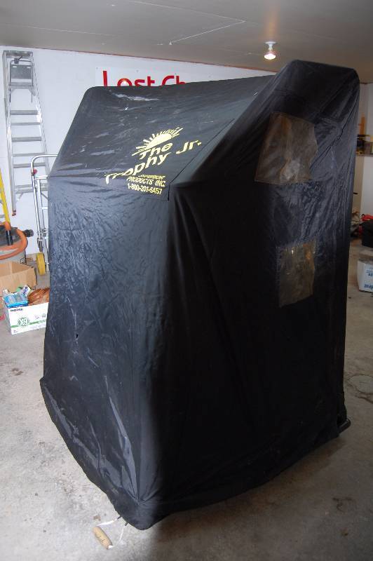 lot 67 image: Portable Ice Fishin Tent