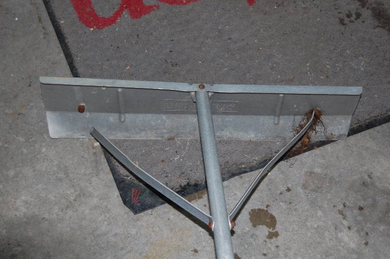 lot 70 image: Roof Rake