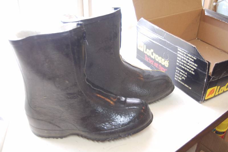 lot 73 image: Mens Fleece La Crosse Rubber Overshoes