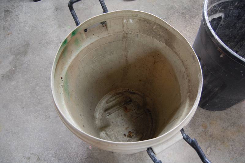 lot 78 image: 3 Garbage Cans