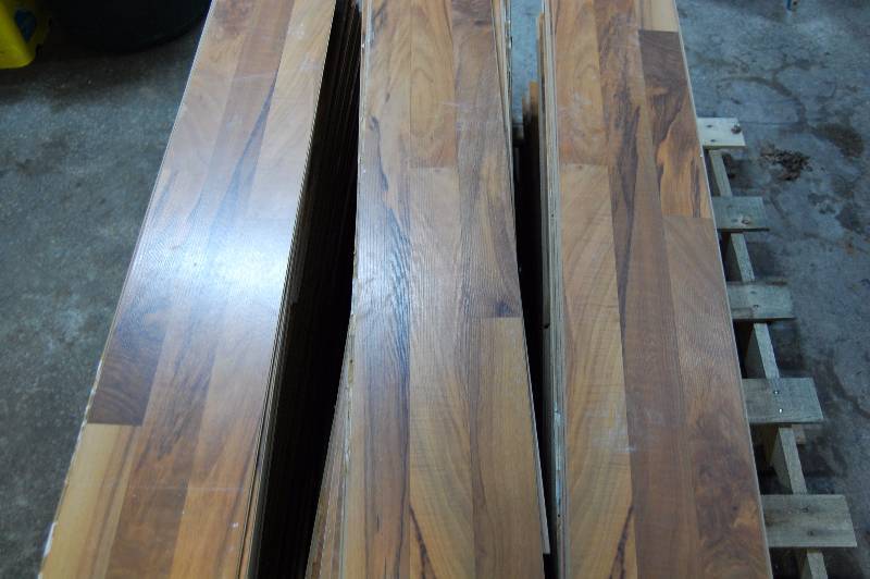 lot 99 image: Laminate Locking Flooring