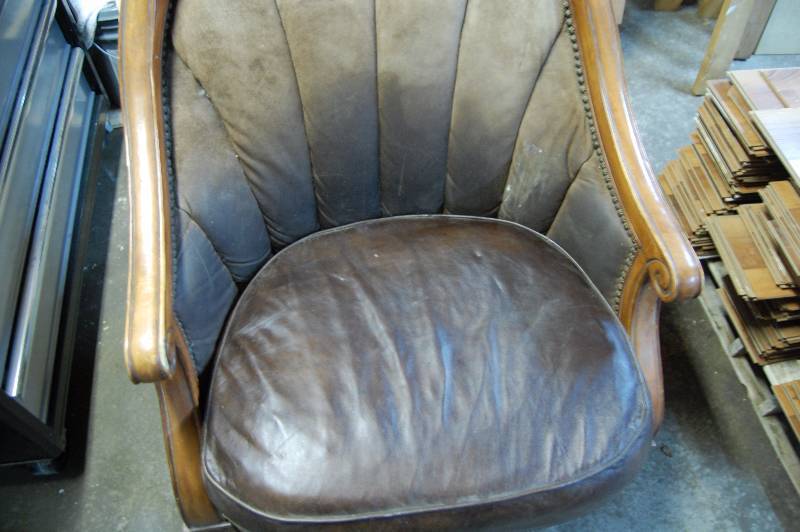 lot 100 image: Chair