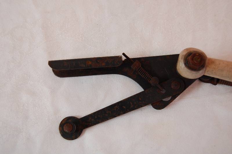 lot 112 image: Clay Pigeon Thrower