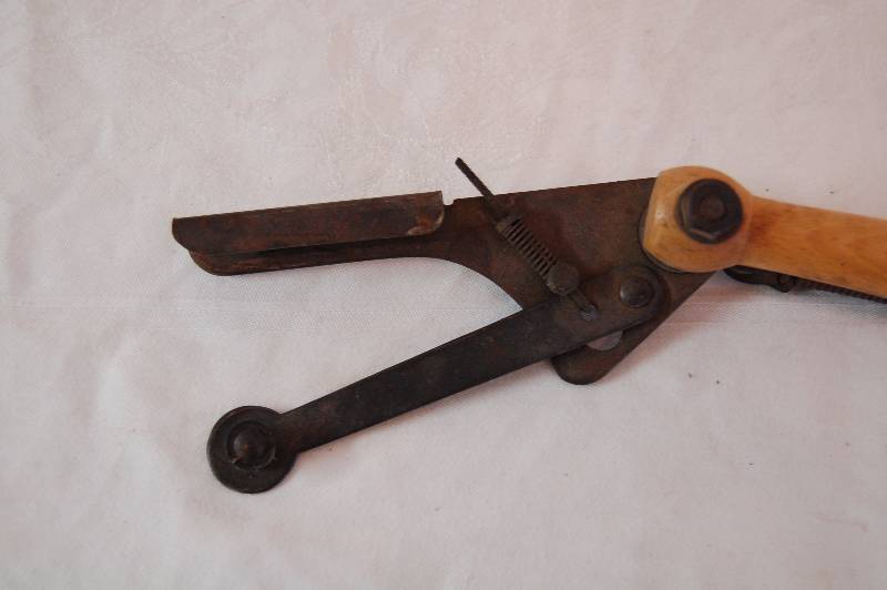 lot 113 image: Clay Pigeon Thrower
