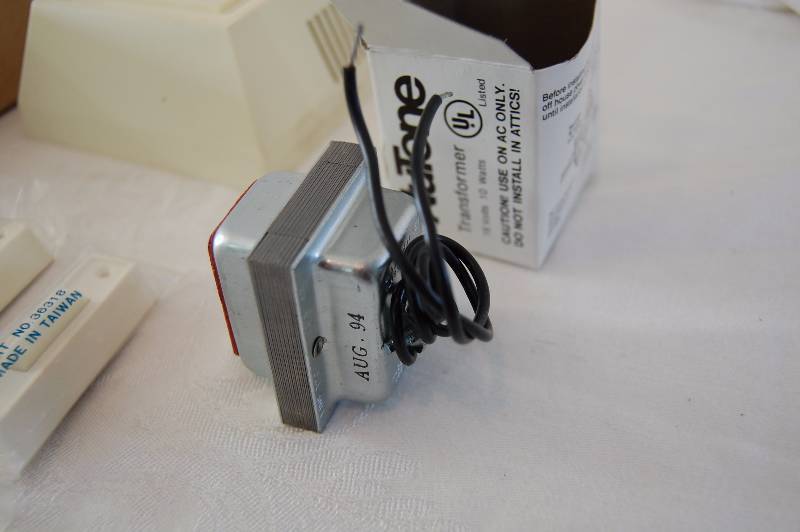 lot 118 image: Door Chime Kit