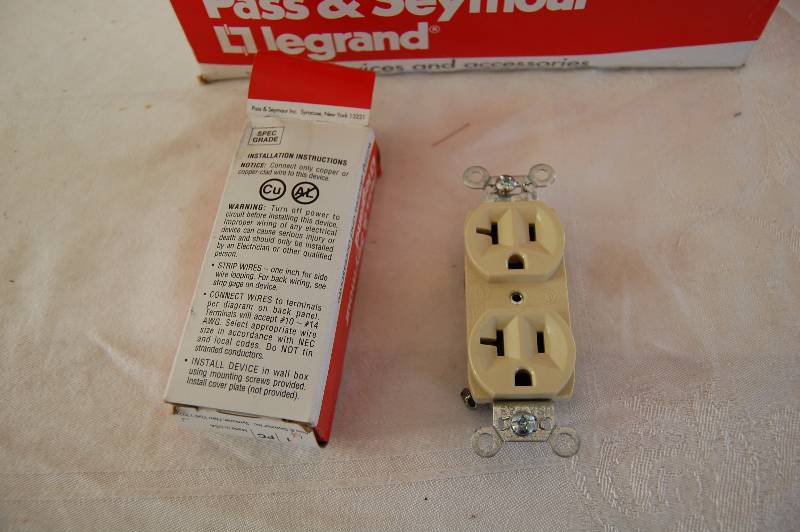 lot 123 image: Electrical Sockets