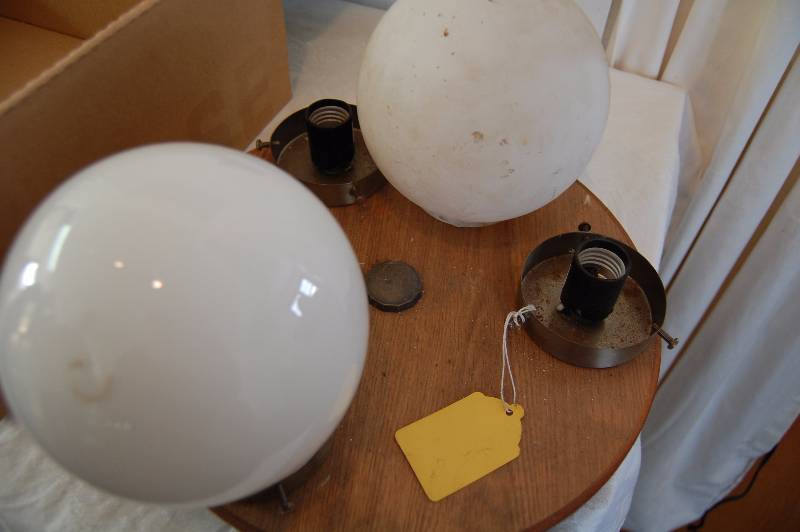 lot 181 image: Light Fixture
