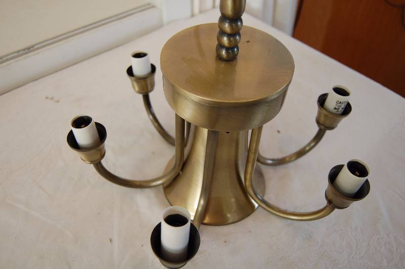 lot 185 image: Chandelier