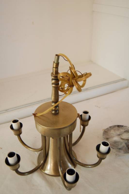lot 186 image: Chandelier