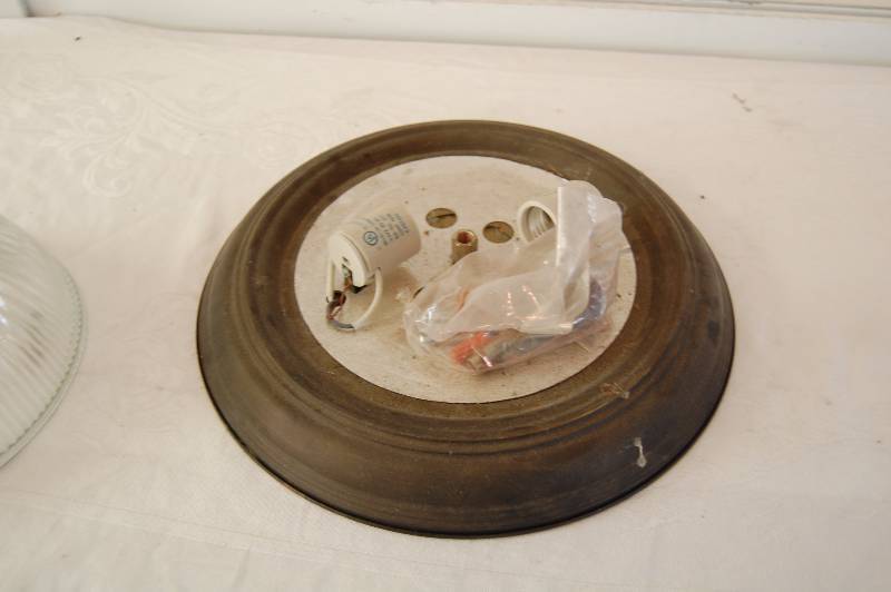 lot 187 image: Light Fixture