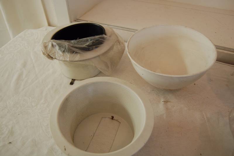 lot 215 image: Light Cans