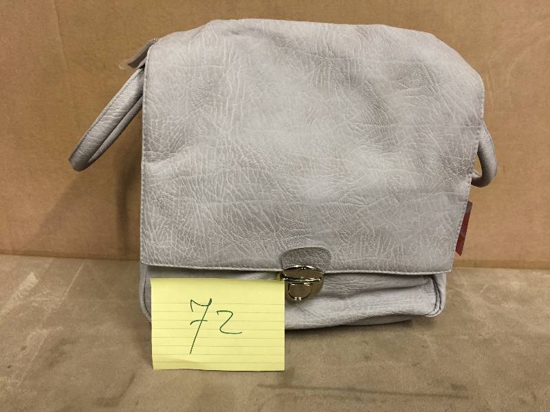 lot 72 image: Purse New