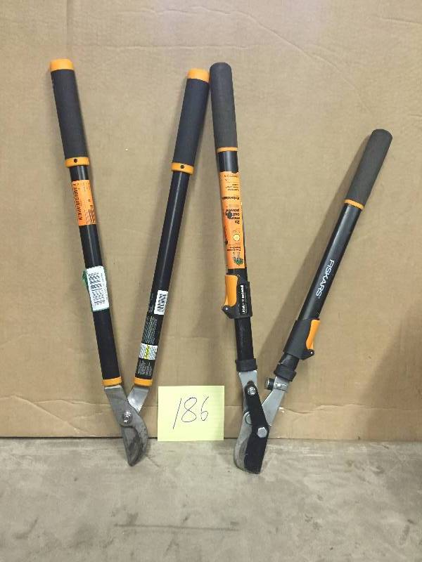 lot 186 image: Fiskars Cutters