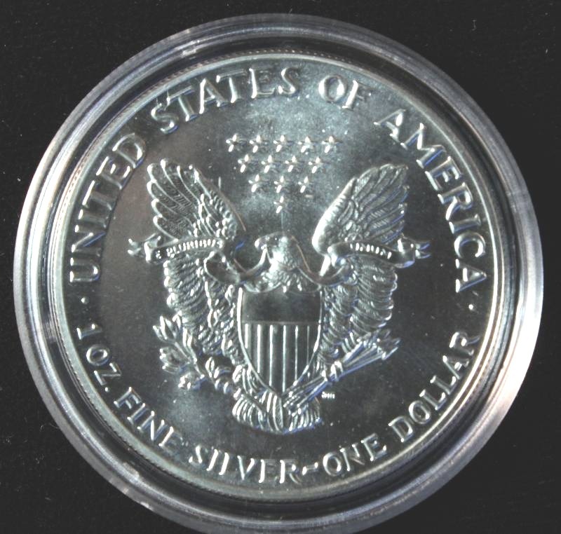 1988 AMERICAN SILVER EAGLE 1 TROY OZ. .999 FINE SILVER DOLLAR IN AIRTITE CAPSULE