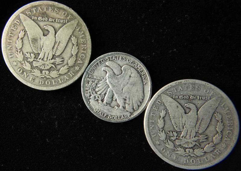 GROUP OF 2 MORGAN SILVER DOLLARS & 1 WALKING LIBERTY HALF DOLLAR