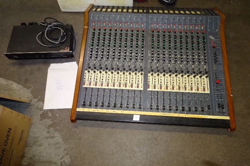 lot 2 image: D and R Series 2000 vintage 1 20 Channel Inline Console
