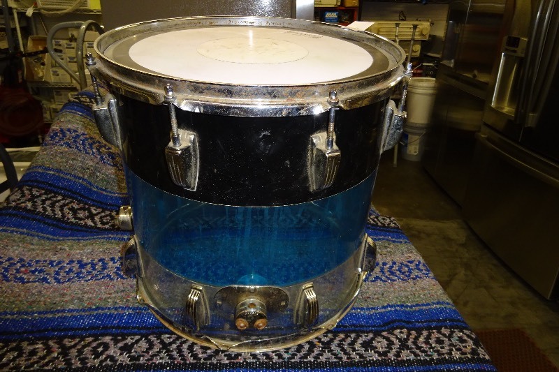 lot 4 image: Vintage Ludwig Acrolite floor tom