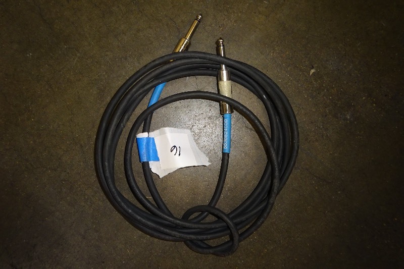 lot 16 image: 8 Neutrik 14 TS Cable