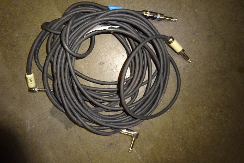 lot 18 image: Batch of 2 20 14 TS cables ends 90 degree and straight