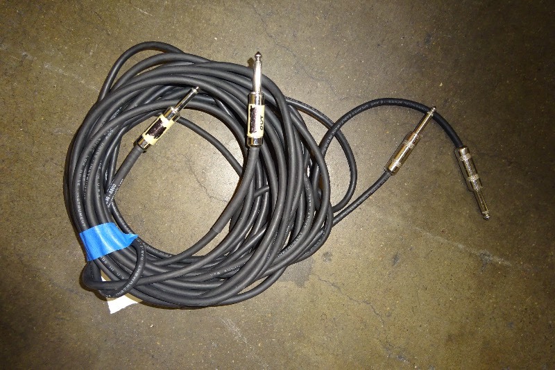 lot 21 image: Batch of 2 20 14 TS cables ends 90 degree and straight