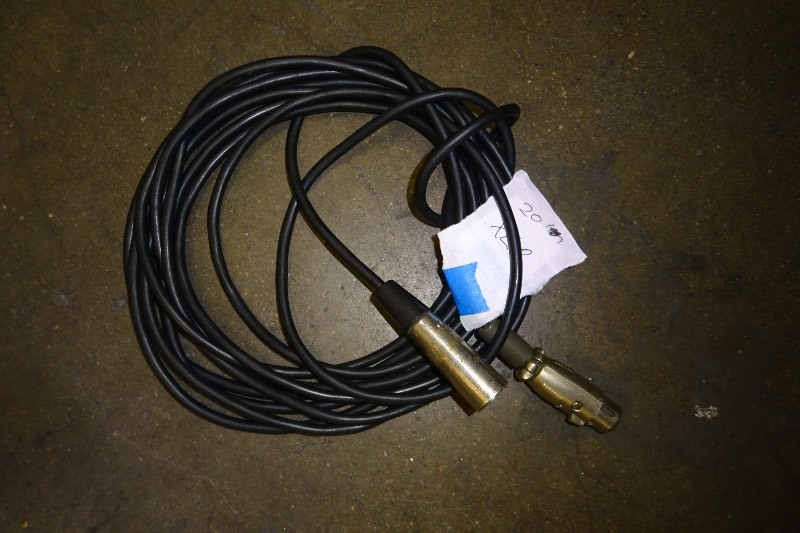 lot 30 image: 20 XLR