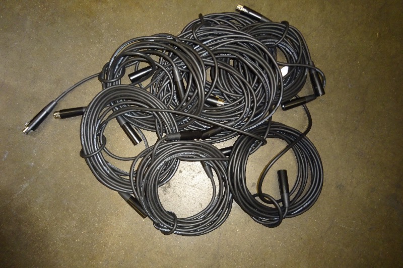 lot 32 image: Batch of 8 assorted 20 XLR cables