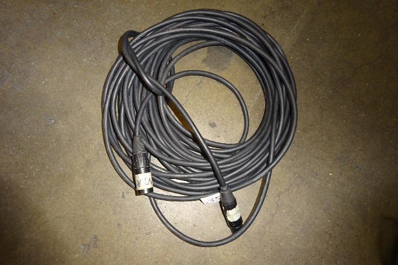 lot 35 image: 100 Whirlwind XLR