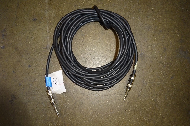 lot 38 image: 25 14 TRS cable