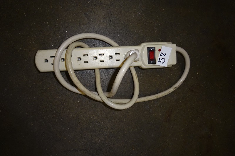 lot 58 image: Woods 6 tap power strip