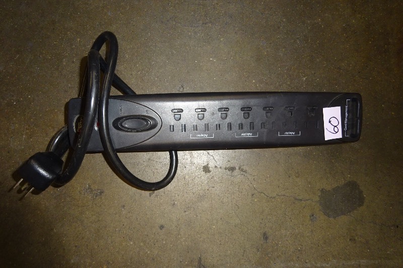 lot 60 image: Power sentry 7 tap power strip