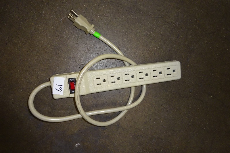 lot 61 image: Power sentry 6 tap power strip