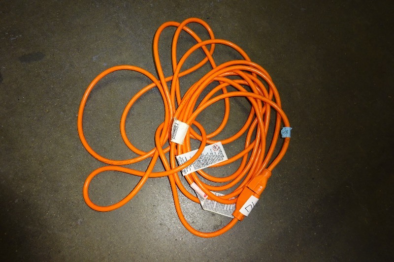 lot 71 image: 25 extension cable