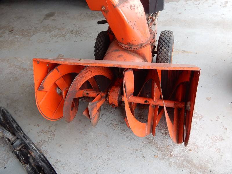 lot 4 image: Ariens 8 H.P. 2 Stage Snow Blower