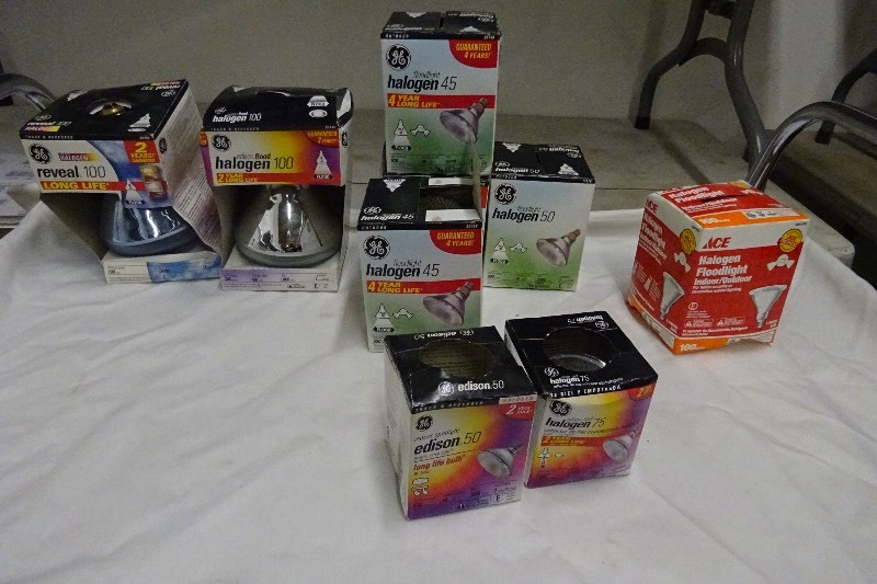 Lot of 7 outdoor and indoor halogen light bulbs