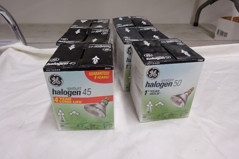 Lot of 6  outdoor and indoor halogen bulbs