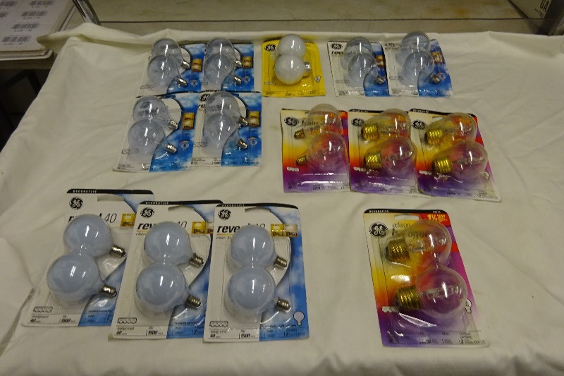 Lot of 14 light bulbs Big and small base