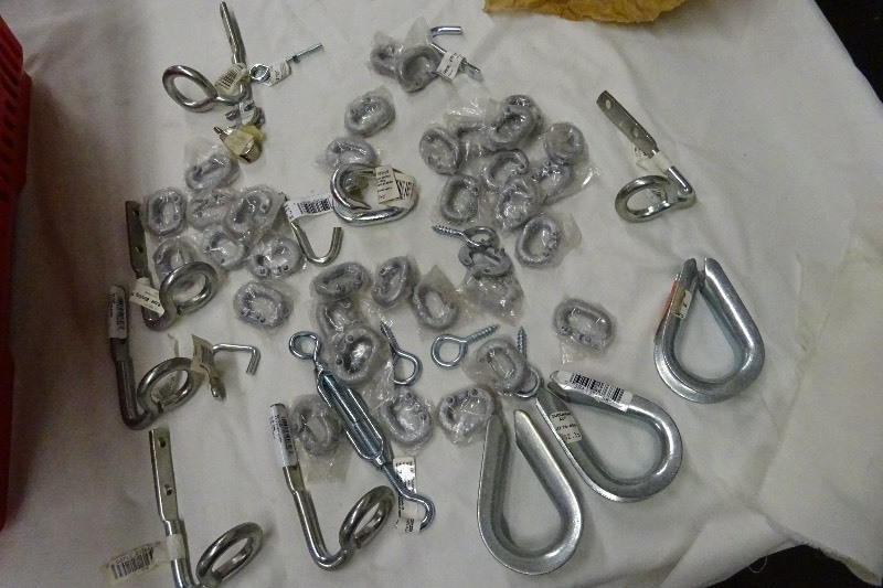 Chain links, rope binding hook