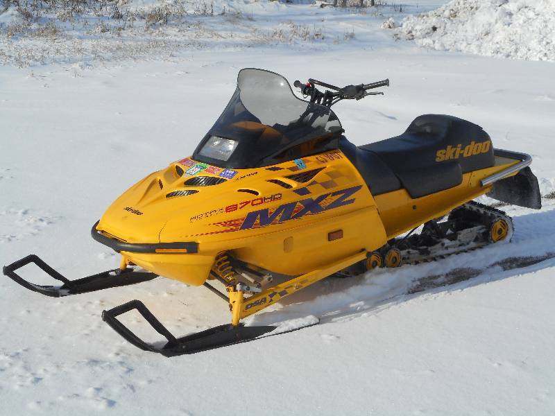 lot 2 image: 1998 Ski-Doo MXZ 670 H.O.