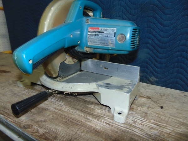Makita 10 Miter Saw