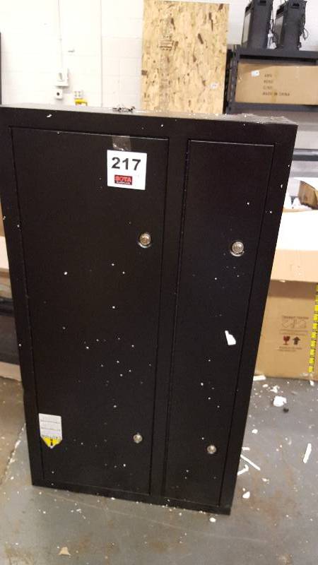 lot 217 image: Homak 8-Gun Double-Door Steel Gun Cabinet