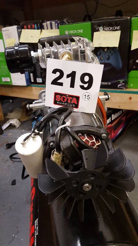 lot 219 image: Master Craft 3.5 HP 10-Gallon Air Compressor