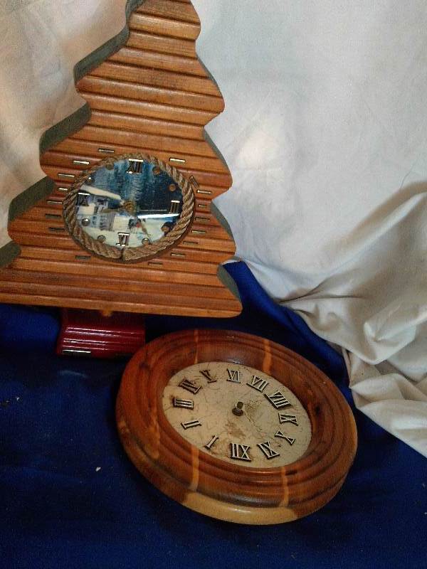 1 wall clock 1 table clock