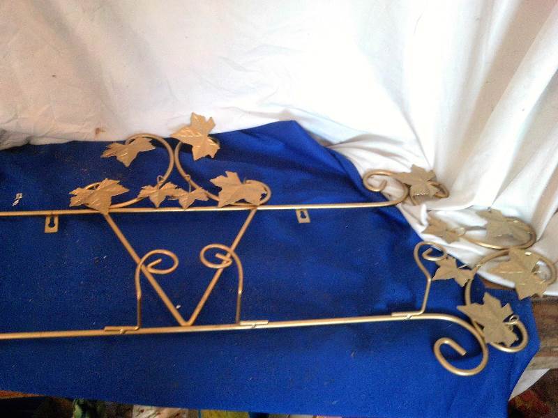 home interior wall plate hanger