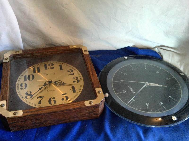2 wall clocks