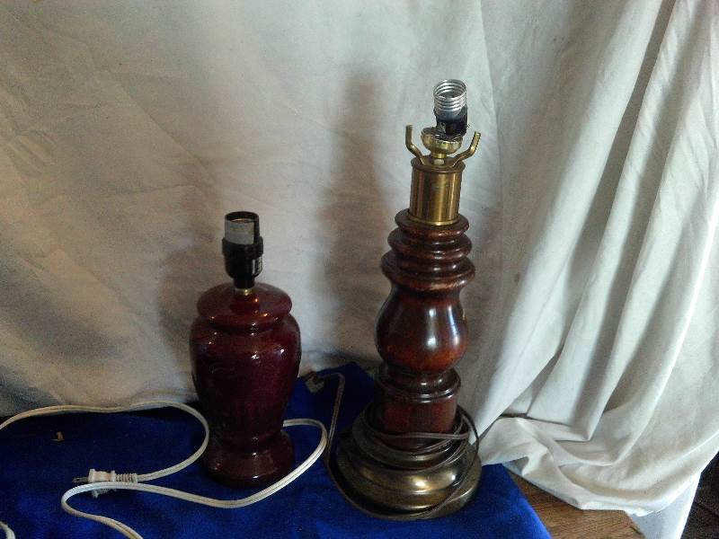 2 table lamps