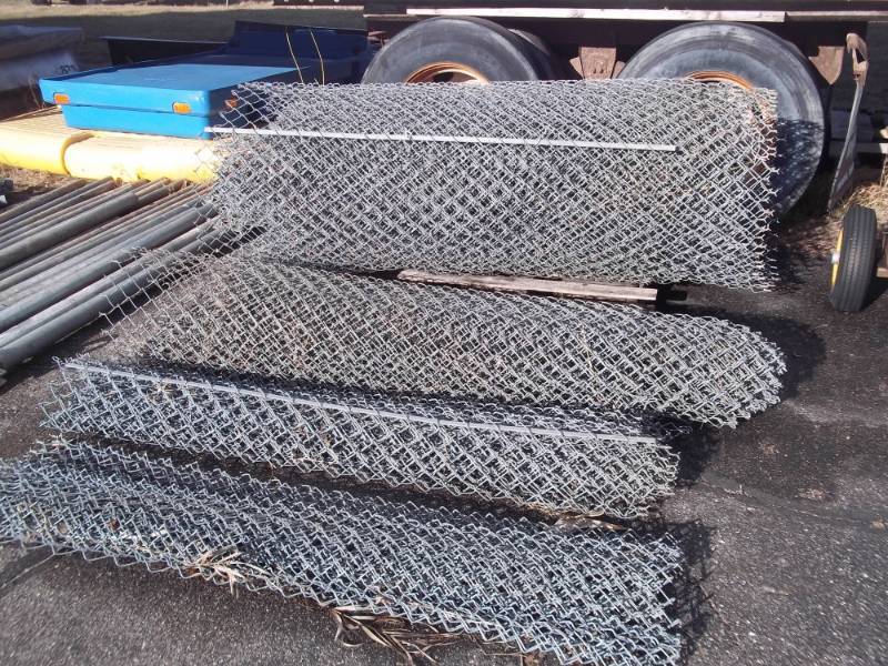lot 3 image: Chain link Fence with 2 gates, posts and Hardware.  Consignor states approximately 100