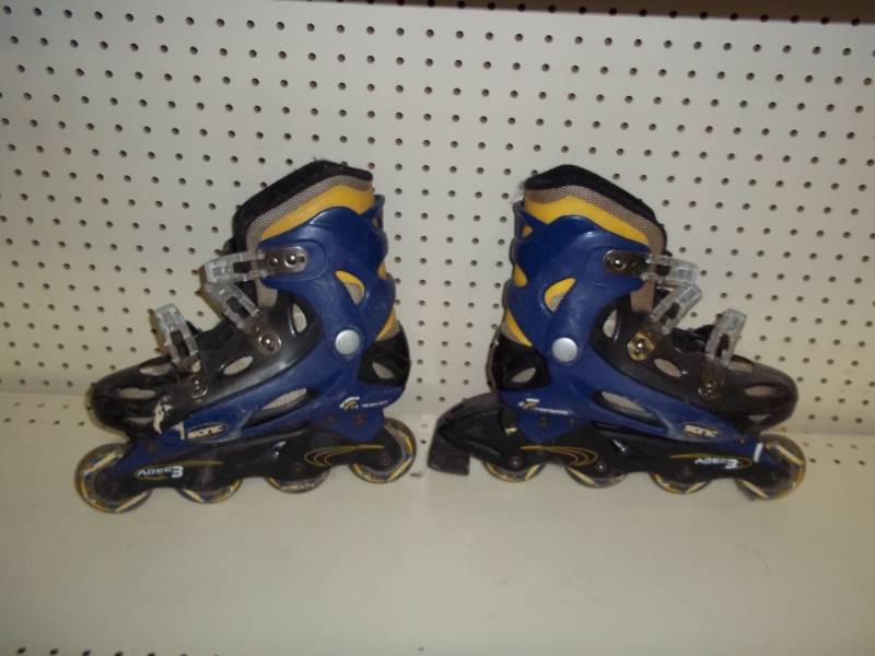 lot 6 image: Roller Blades size 7