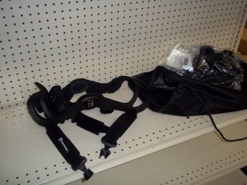 lot 8 image: Bledsto Knee brace with case