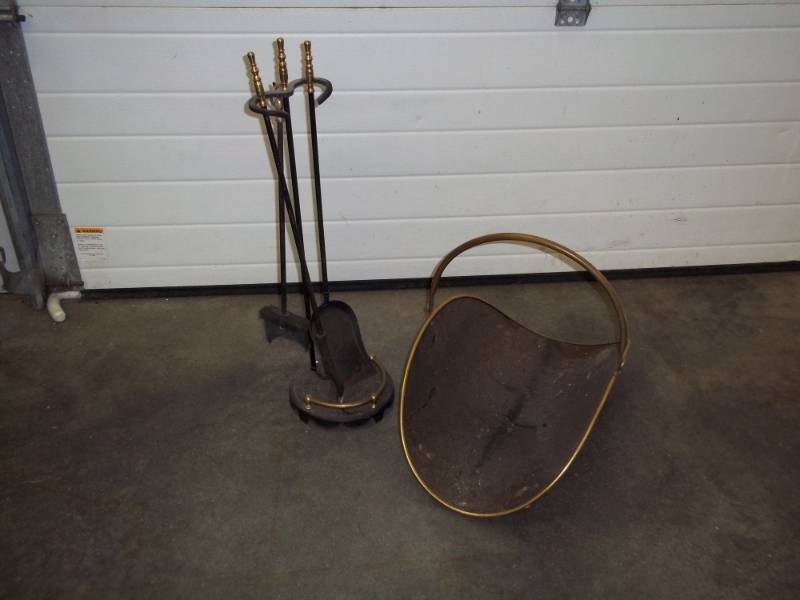 lot 15 image: Fireplace Tool Set