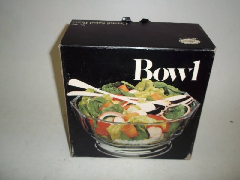 lot 19 image: Crystal Salad Bowl